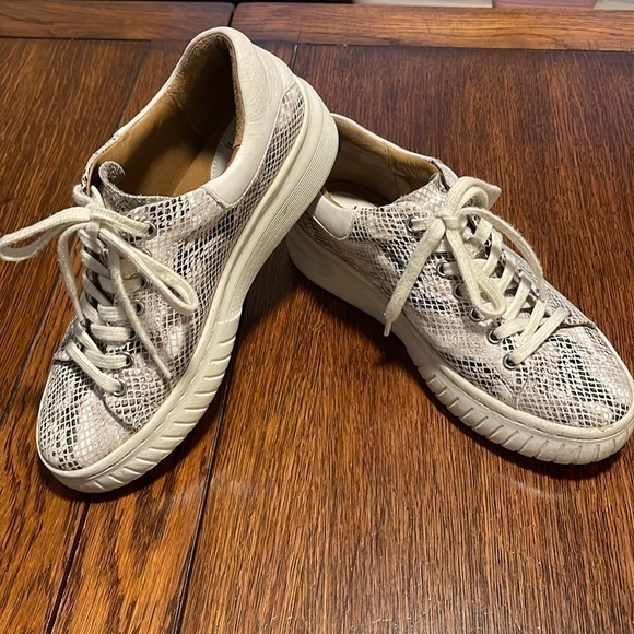 Sofft Shoes - Sofft Parkin Natural Snake Lace Up Comfort Leather Sneaker Shoe 8 M